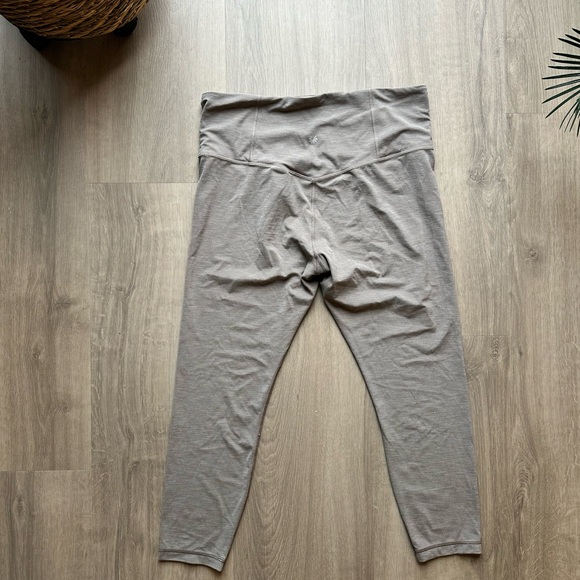 Athleta Ultra High Rise Heathered Beige Leggings Size Large - Like New! - Picture 3 of 5